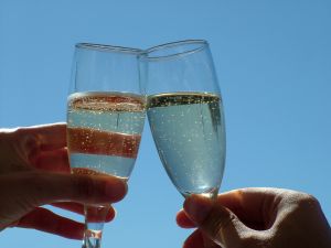 Champagne-glasses-clinking